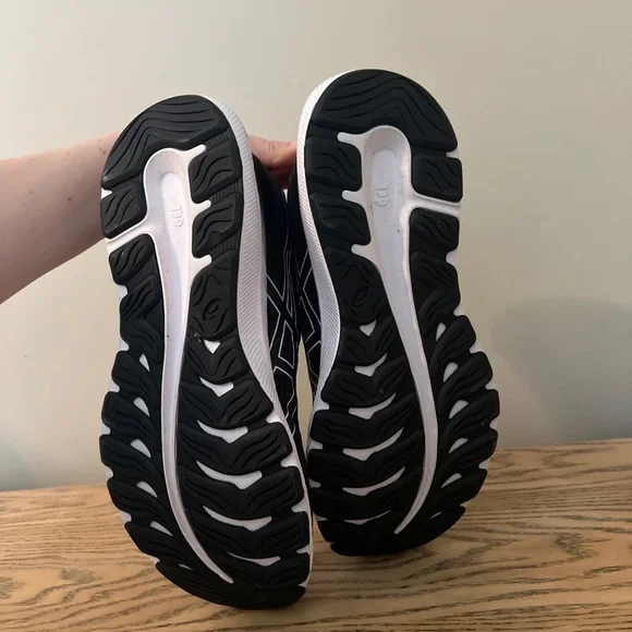 ASICS Black Running Shoes - Picture 2 of 7